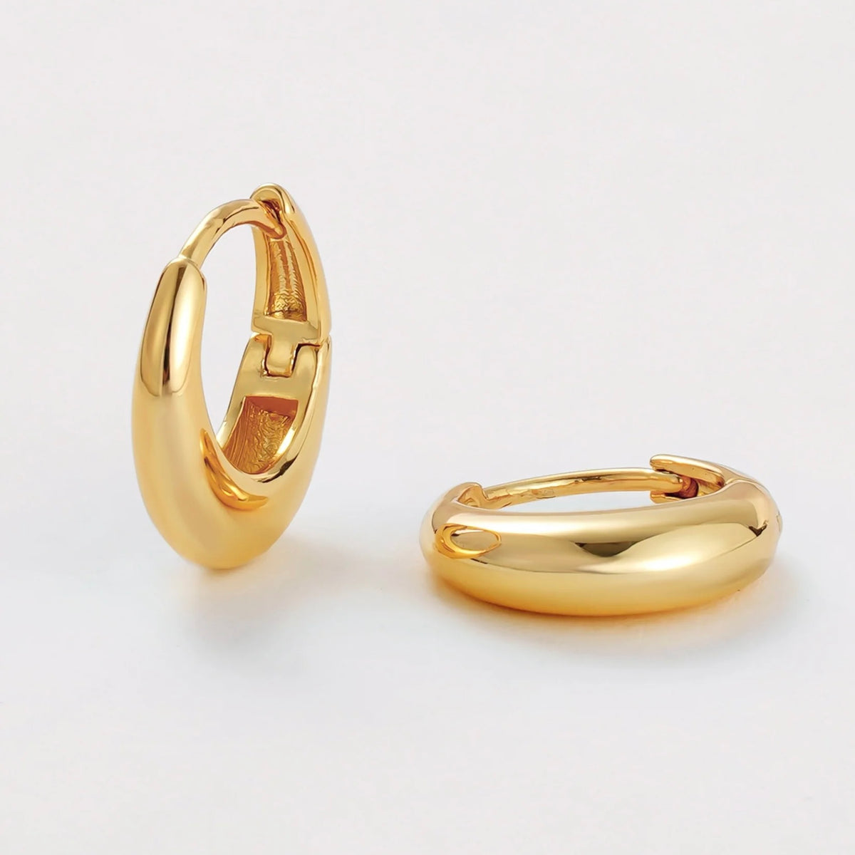 Cleo Hoop Large Gold 7350