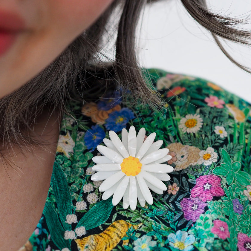 Erstwilder Cut-Leaf Daisy Simplified Mini Brooch