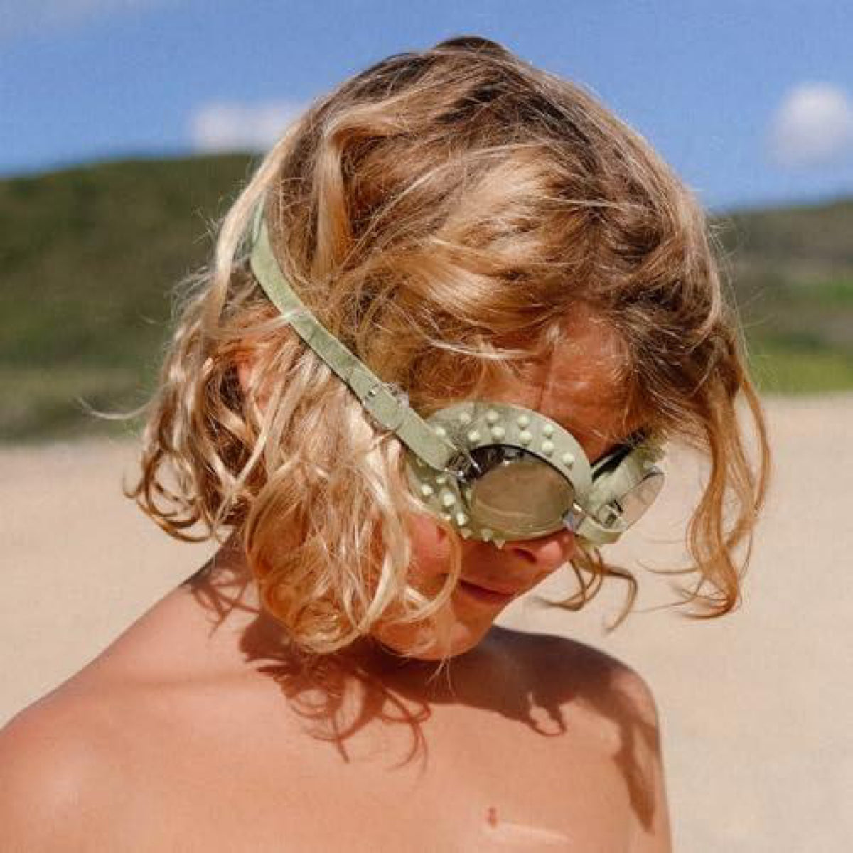 SUNNYLiFE Khaki Kids Swim Goggles Cookie The Croc