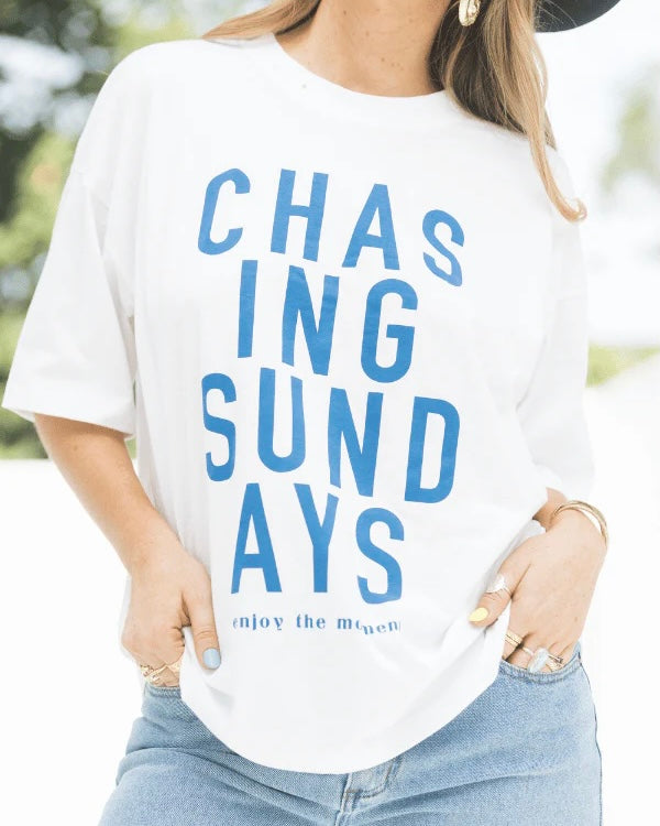 Chasing Sundays The Moment Tee – Blau