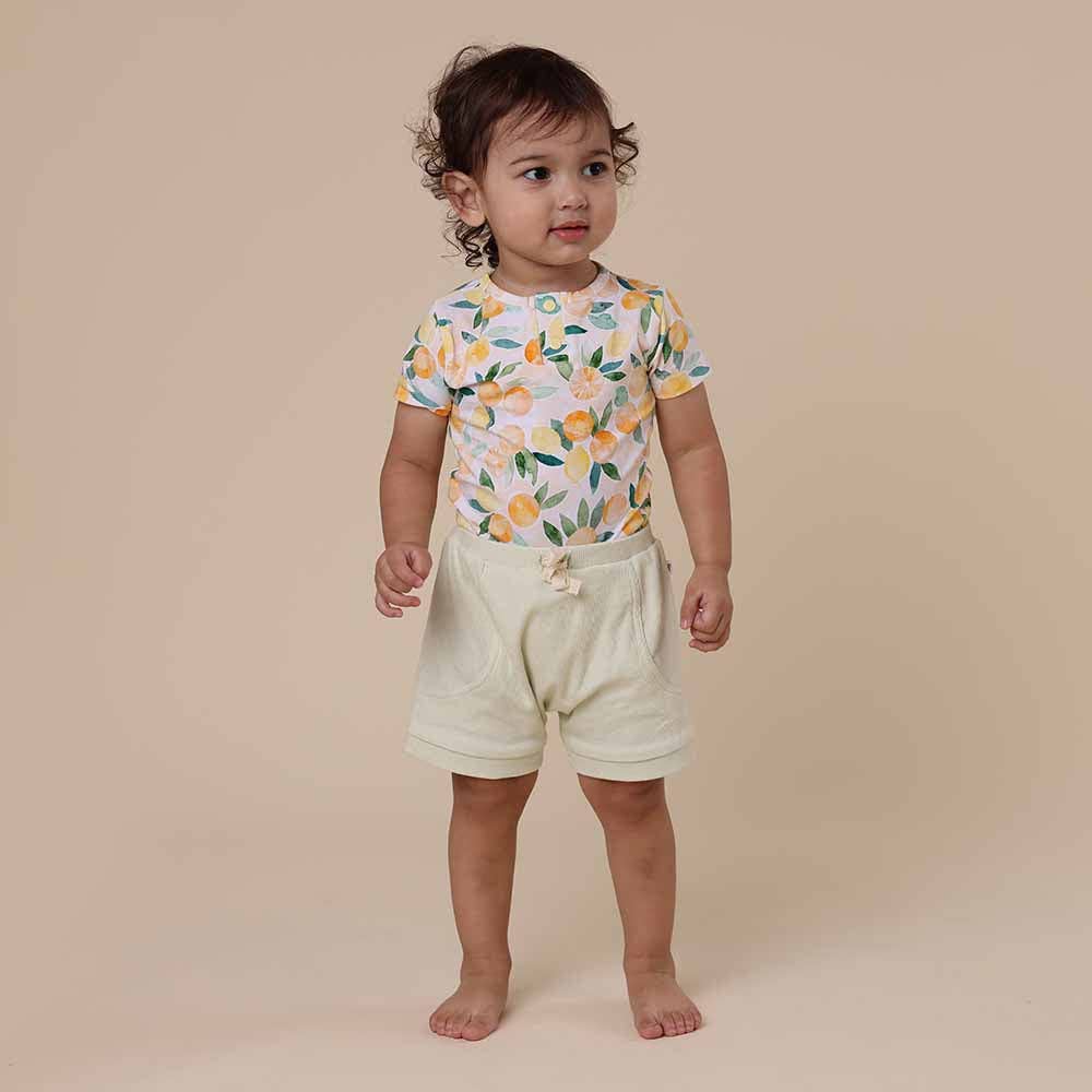Kurzarm-Bio-Body „Sunny Citrus“: 3–6 Monate (00)